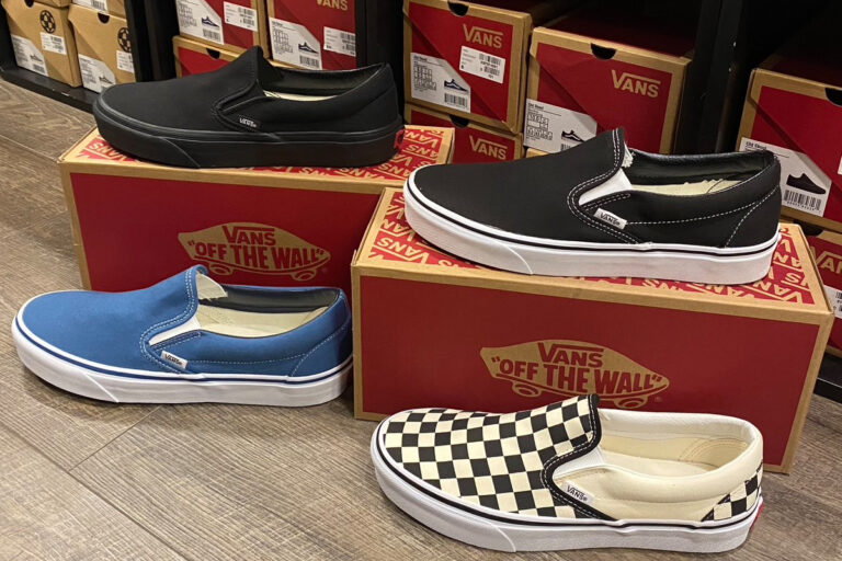 VANS “人気のクラシックスリッポン”