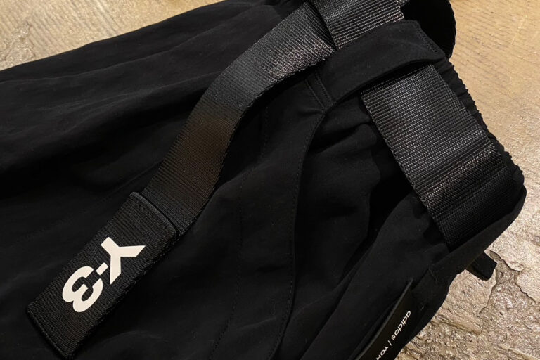 Y-3” プルオーバー ロゴ フーディー ”