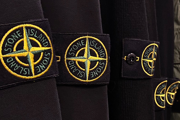 STONE ISLAND 新作商品 “BRUSHED ORGANIC COTTON FLEECE SWEATSHIRT”