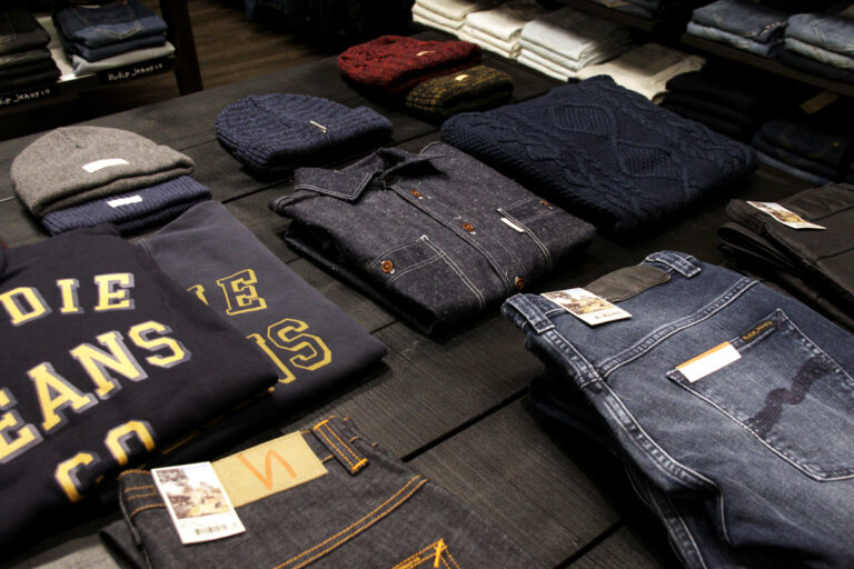 NUDIE JEANS ” SVEN DRY DENIM SHIRT “