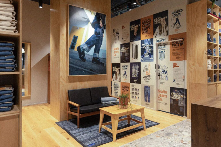 NUDIE JEANS “素材に拘ったバッファローチェックシャツ “