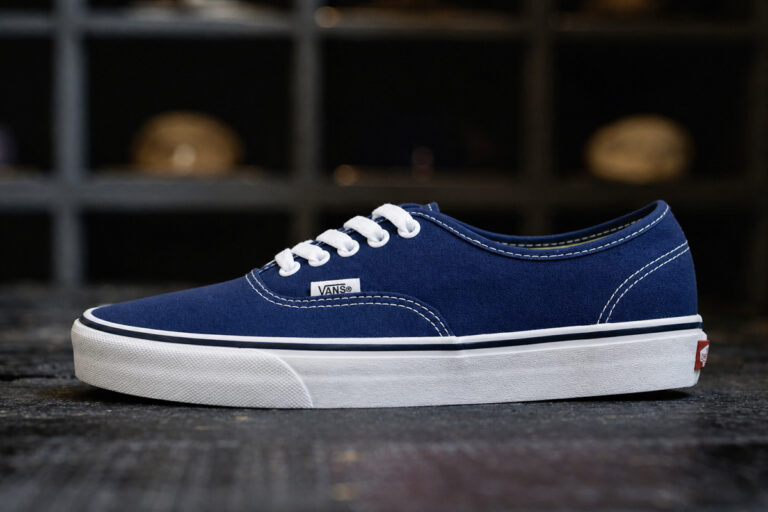 VANSシーズンカラー ” DEEP INDIGO AUTHENTIC “