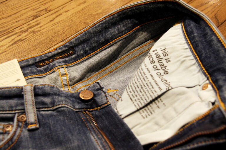 NUDIE JEANS “SKINNY LIN DENIM JEANS”