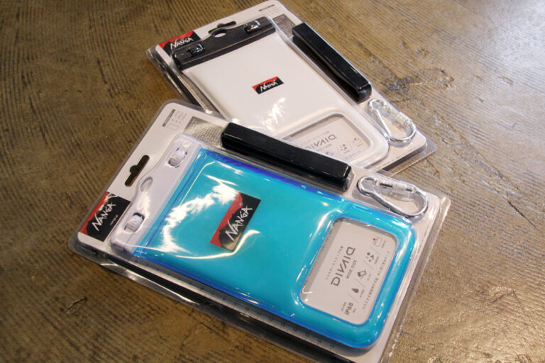 NANGA “FLOATING PHONE PROTECT CASE”