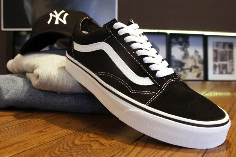 VANS “OLD SKOOL”