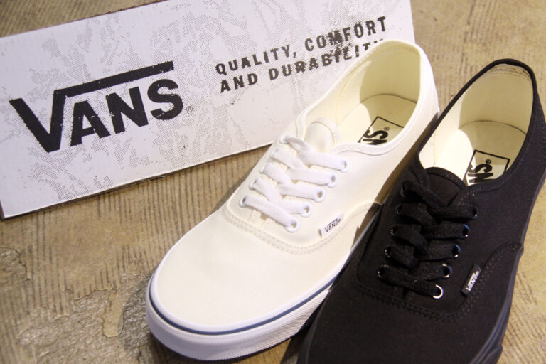 VANS “AUTHENTIC”