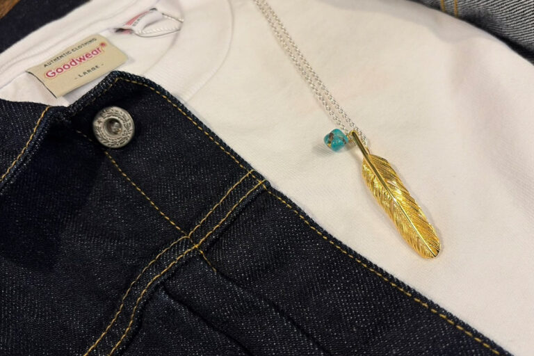 HARIM “ターコイズがアクセントになったゴールドフェザーネックレス “