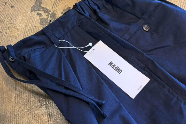 UNFRM OUTDOOR STANDARD “ CLASSIC TWO-TUCK WIDE CHINO TROUSERS PANTS ”